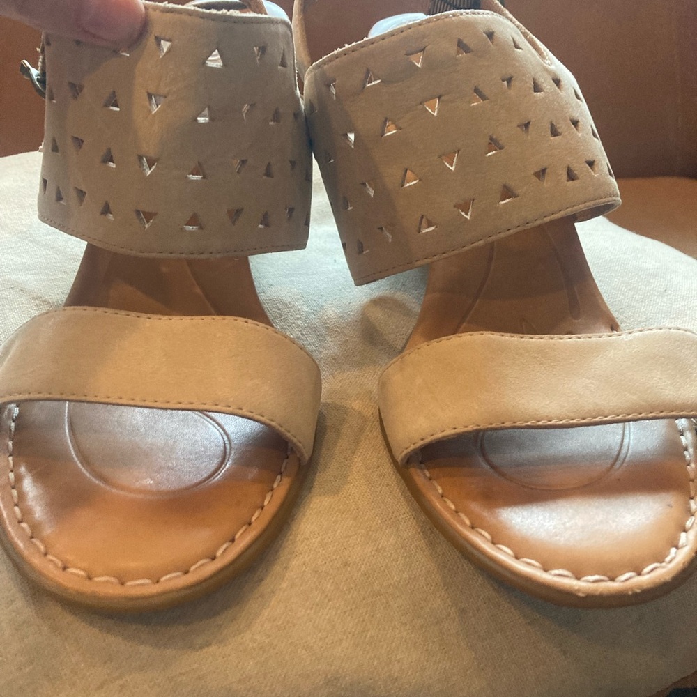 Born opened toed shoes. Very pale pink/cream color